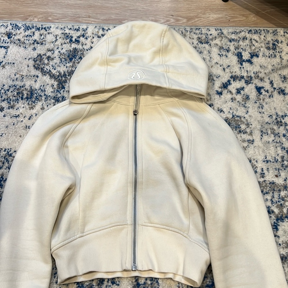 Lululemon cropped bone cropped full zip scuba size 4!